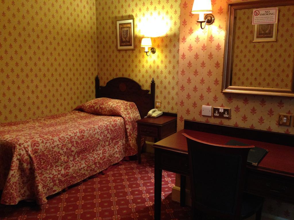 The Westland Hotel Лондон Екстериор снимка